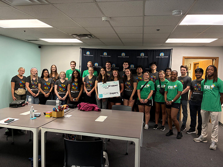Indiana Farm Bureau Insurance interns take a photo at a volunteer event.